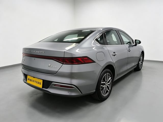 BYD Qin Plus DM-i 2023 — Champion 120KM Excellence