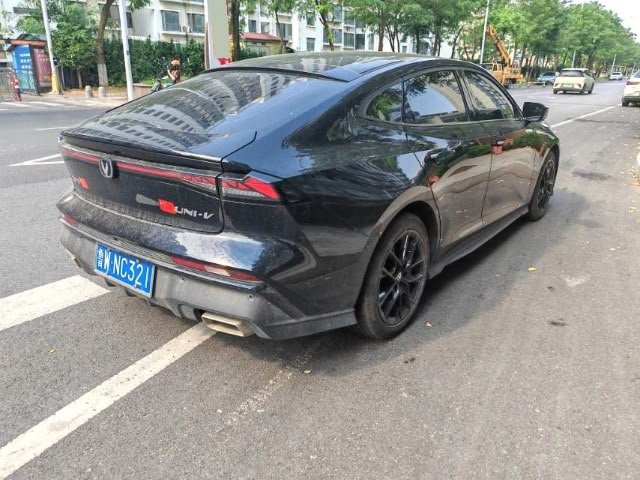 Changan UNI-V 2024 — 1.5T Premium