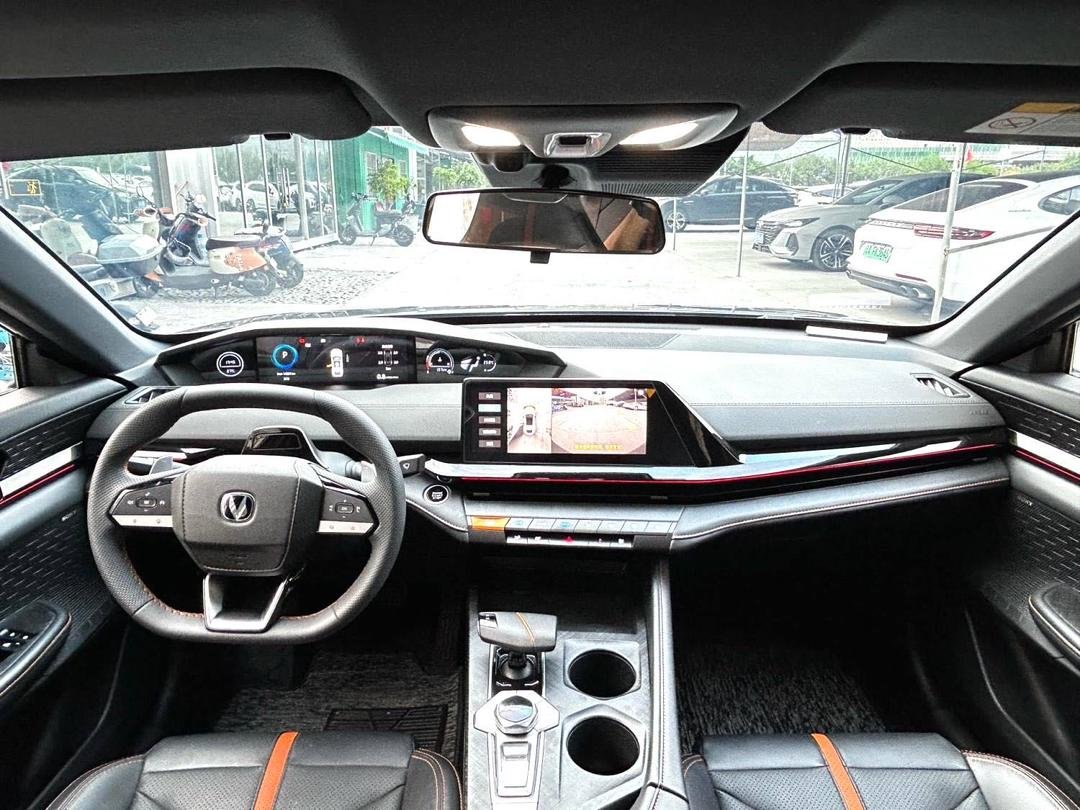 Changan UNI-V 2024 — Premium (14,000 km)