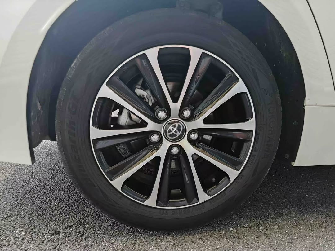 Toyota Corolla Hybrid 2023 — 19.000 km