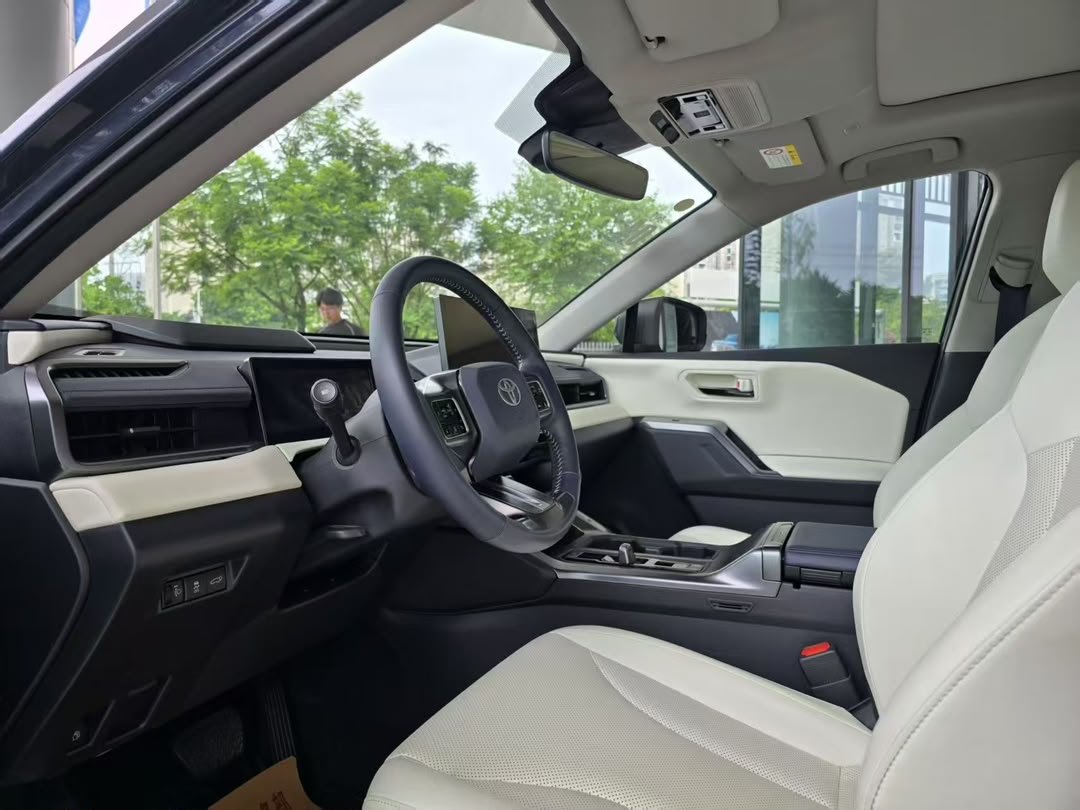 Toyota RAV4 Hybrid 2026 — 4×4 (7,000 km)