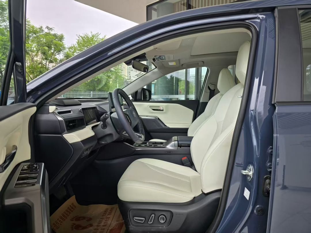 Toyota RAV4 Hybrid 2026 — 4×4 (7,000 km)