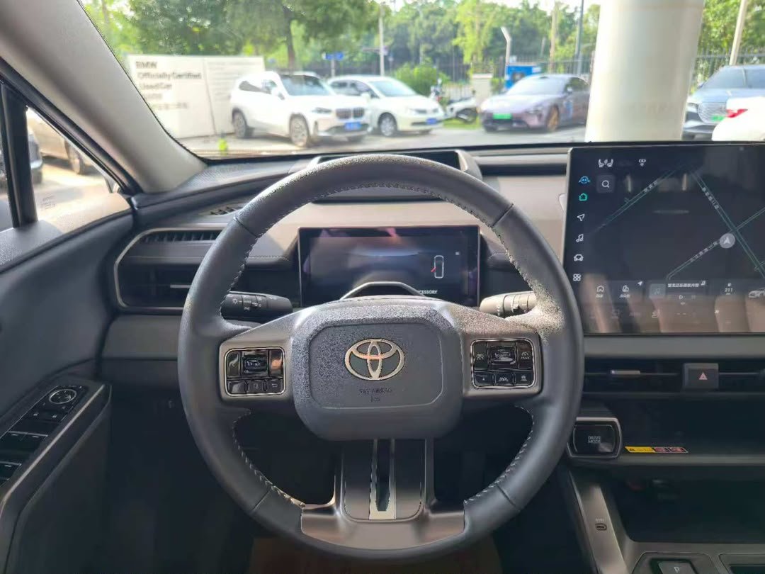 Toyota RAV4 Hybrid 2026 — 4×4 (7,000 km)