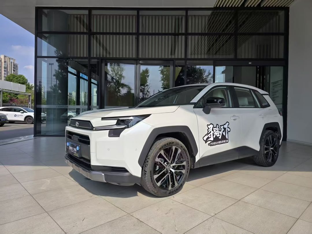 Toyota RAV4 Hybrid 2026 — 4×4 (7,000 km)