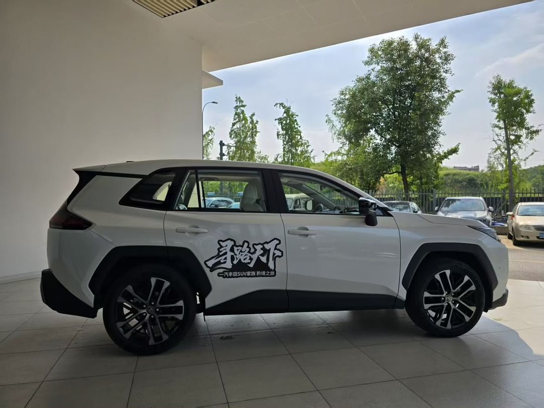 Toyota RAV4 Hybrid 2026 — 4×4 (7,000 km)