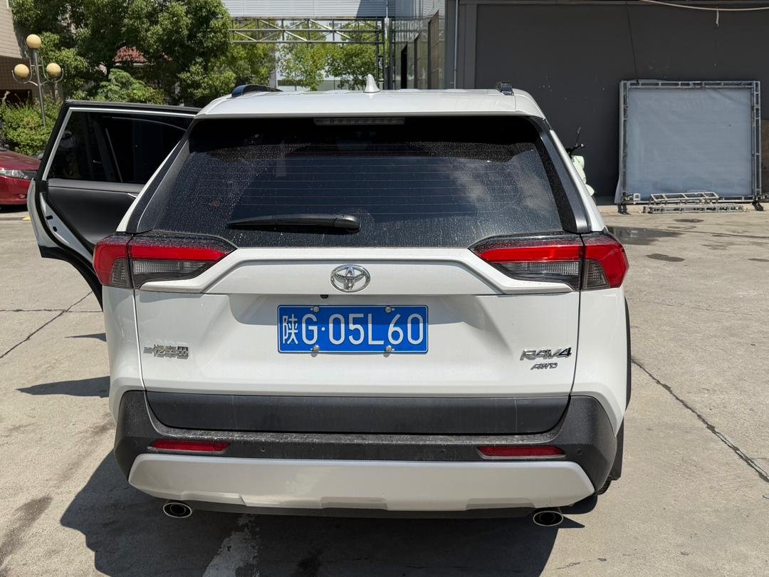 Toyota RAV4 Plus 2023 — 4×4 (14,722 km)