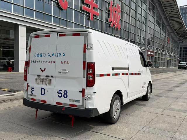 Wuling Yangguang 2024 — Furgão Eléctrico 300KM