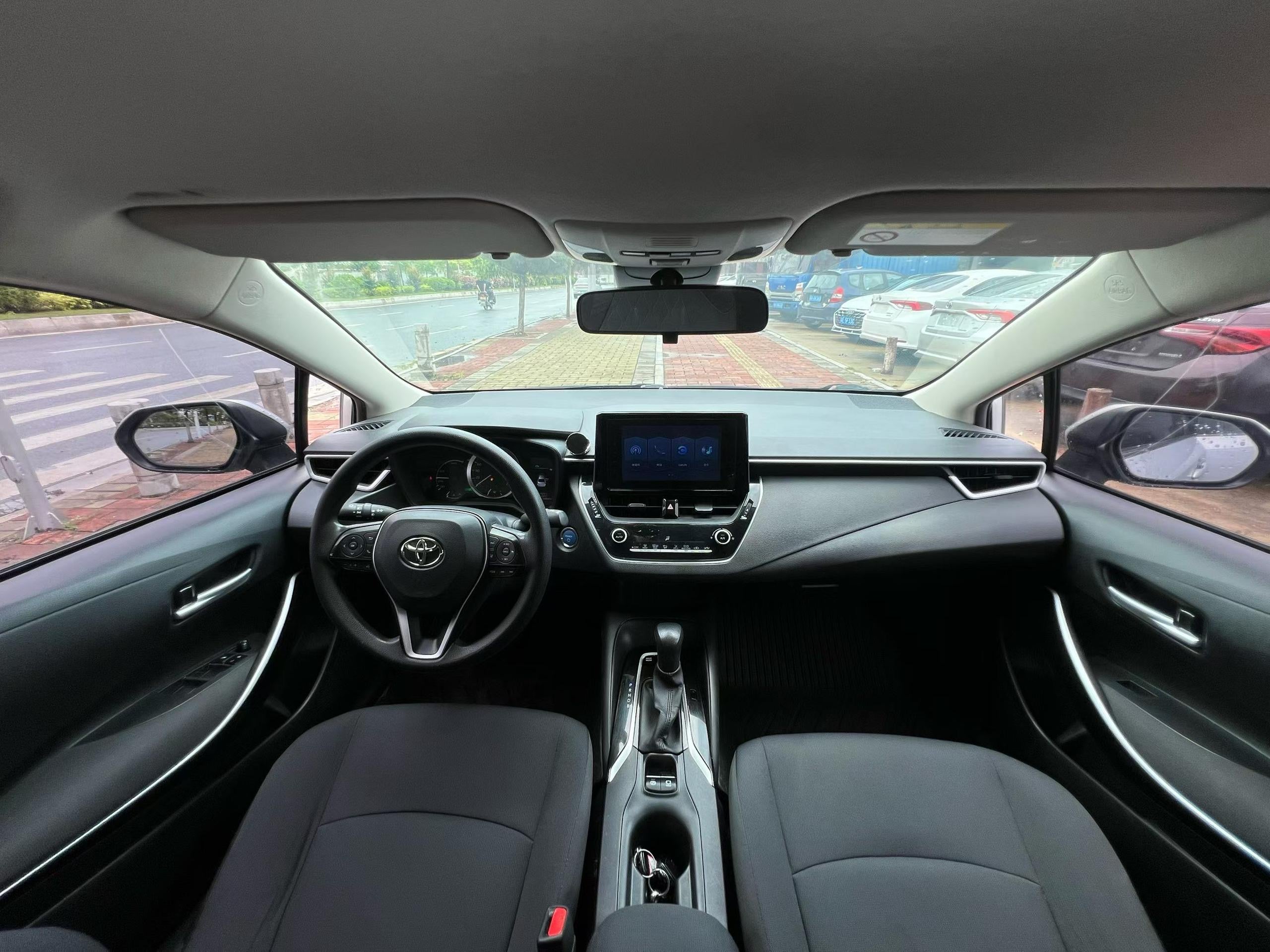 🚗 Toyota Corolla Hybrid 202