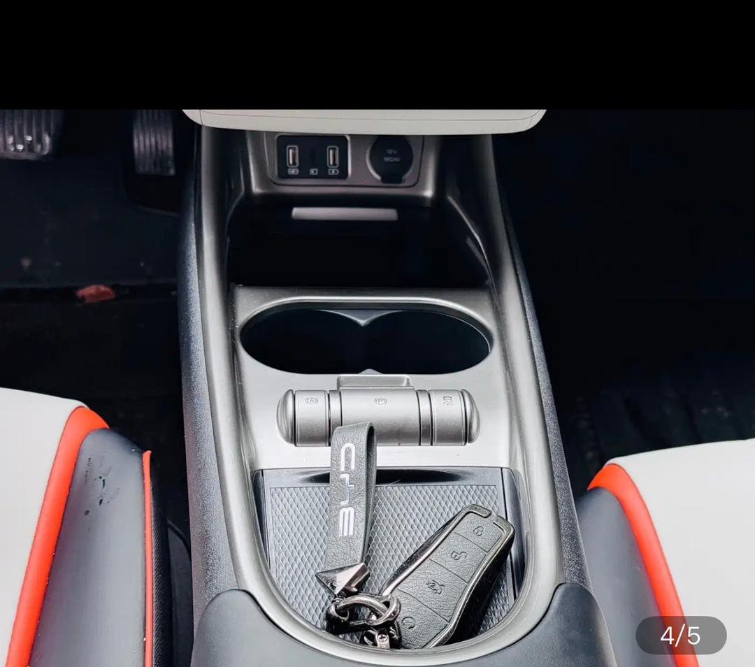 BYD Dolphin 2023 — EV 420KM (100,000 km)