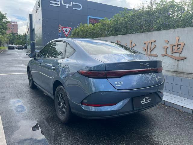 BYD Qin Plus DM-i 2025 — Smart Driving 128KM