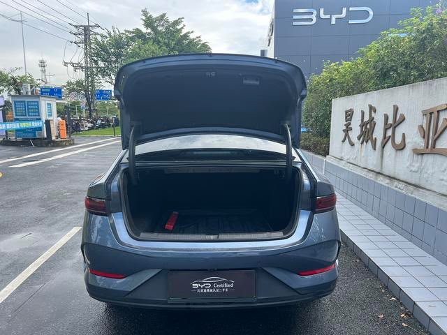 BYD Qin Plus DM-i 2025 — Smart Driving 128KM