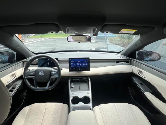 BYD Qin Plus DM-i 2025 — Smart Driving 128KM