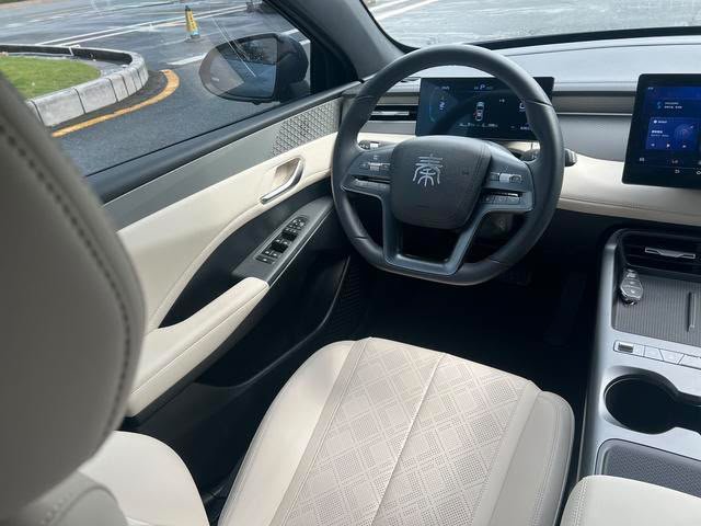BYD Qin Plus DM-i 2025 — Smart Driving 128KM