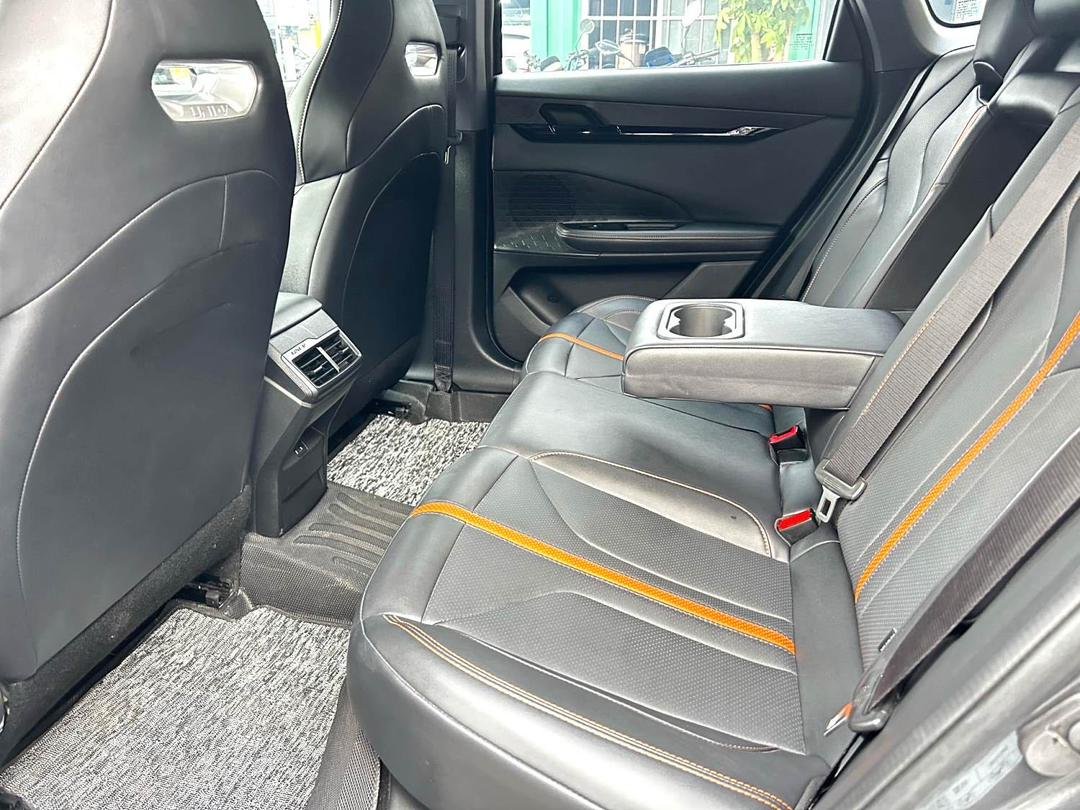 Changan UNI-V 2024 — Premium (14,000 km)