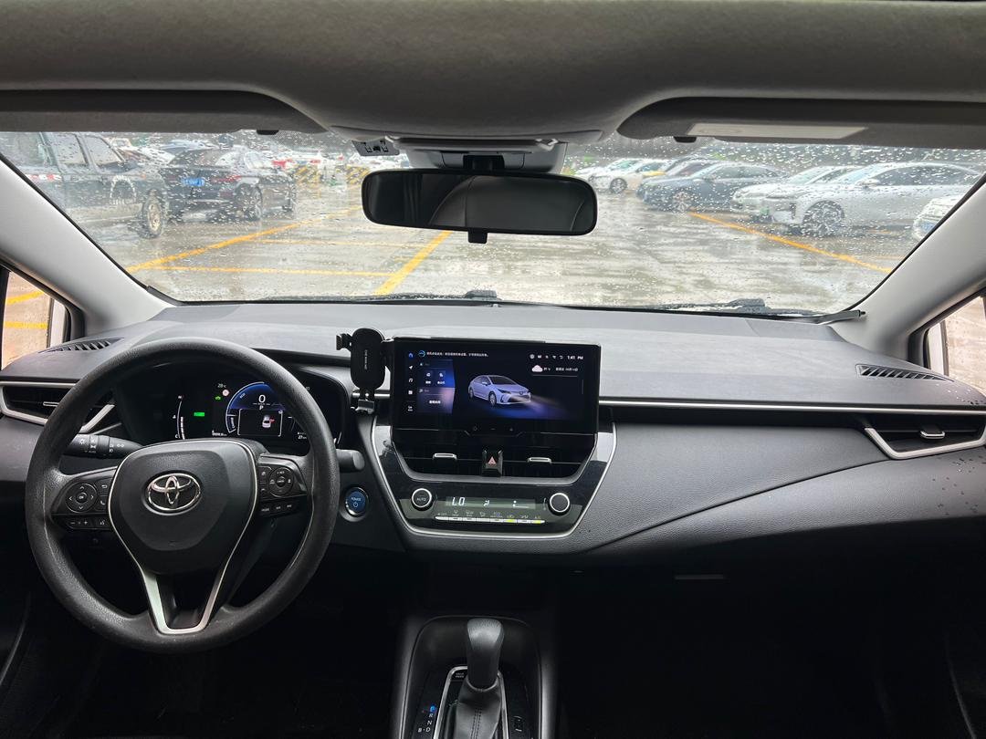 Toyota Corolla Hybrid 2024 — 21.000 km