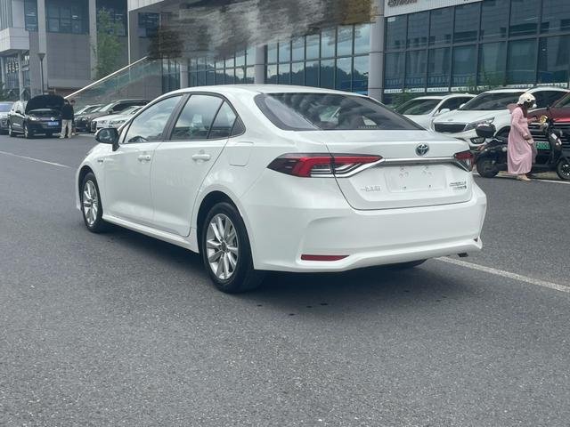 Toyota Corolla Hybrid 2024 — 48,000 km