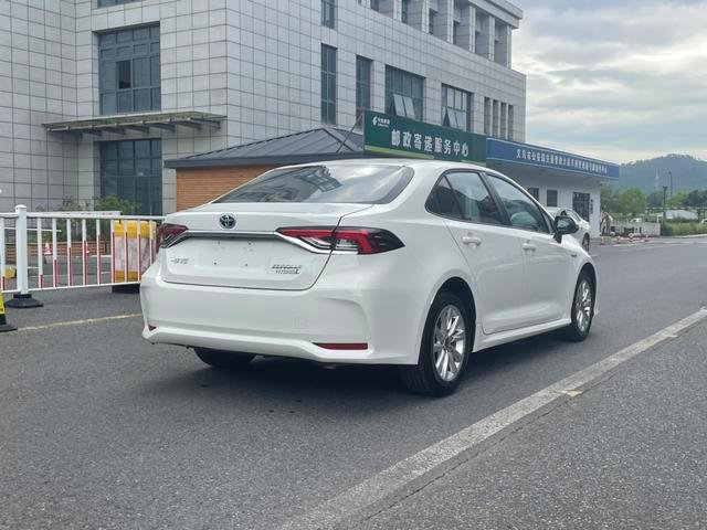 Toyota Corolla Hybrid 2024 — 48,000 km