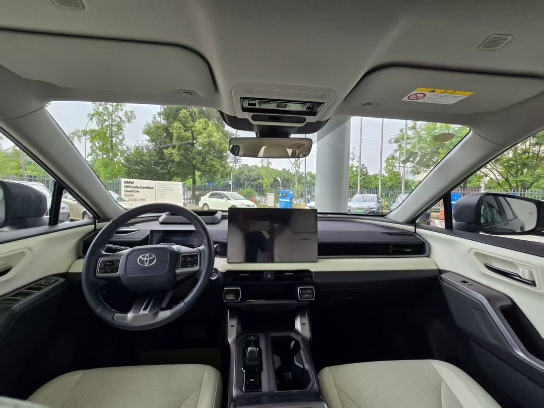 Toyota RAV4 Hybrid 2026 — 4×4 (7,000 km)