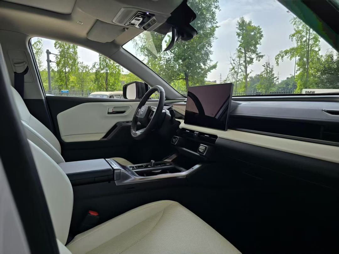 Toyota RAV4 Hybrid 2026 — 4×4 (7,000 km)