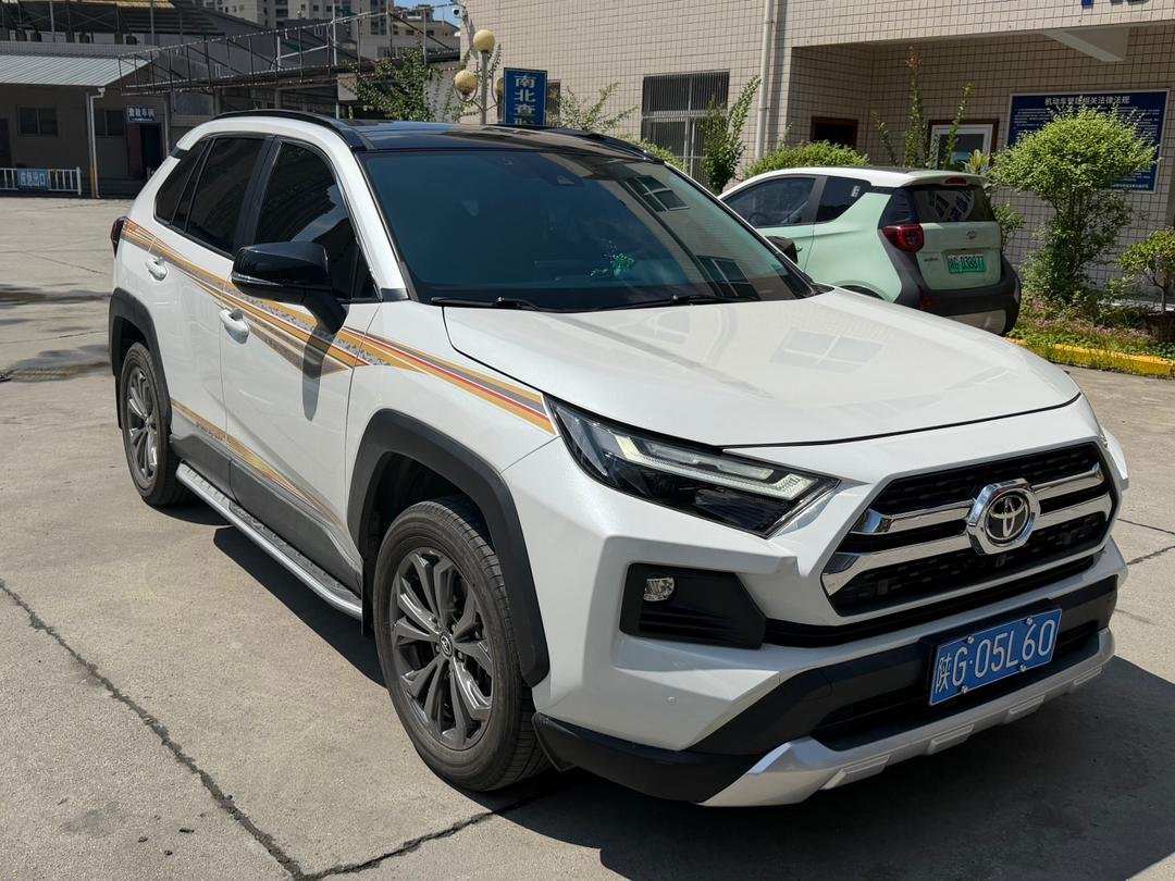 Toyota RAV4 Plus 2023 — 4×4 (14,722 km)