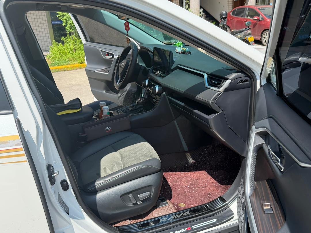 Toyota RAV4 Plus 2023 — 4×4 (14,722 km)