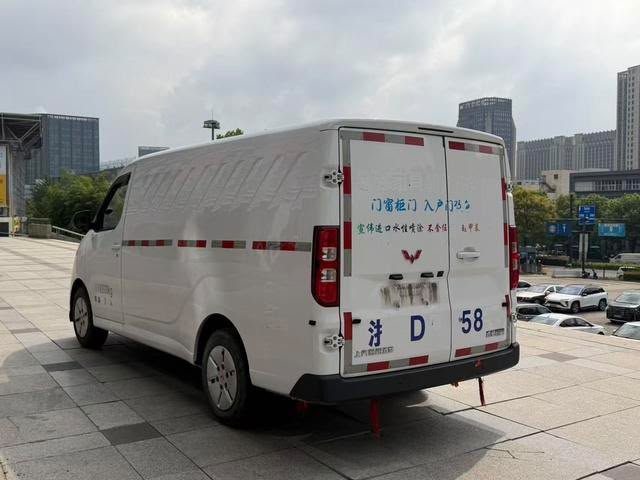 Wuling Yangguang 2024 — Furgão Eléctrico 300KM
