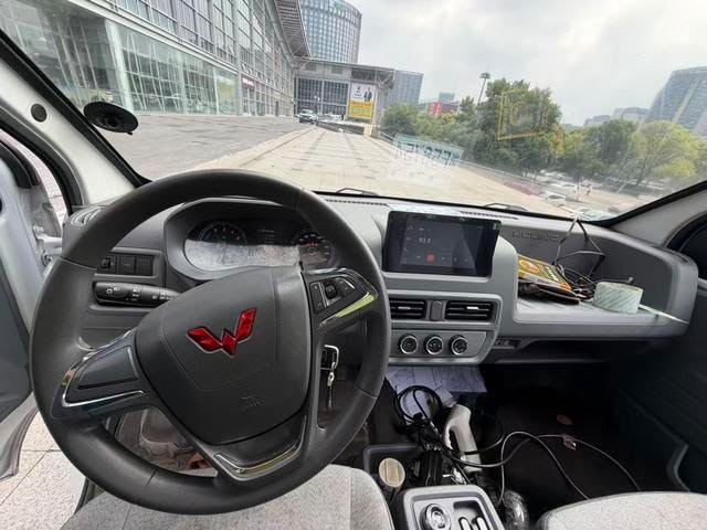 Wuling Yangguang 2024 — Furgão Eléctrico 300KM