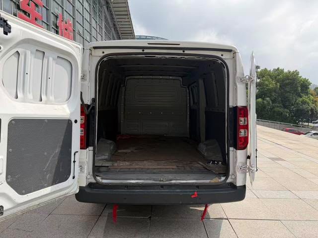 Wuling Yangguang 2024 — Furgão Eléctrico 300KM